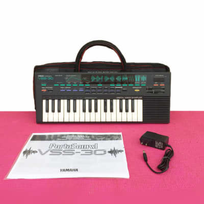 Yamaha VSS-30 Classic Sampler Synthesizer Keyboard + Soft Carry Case