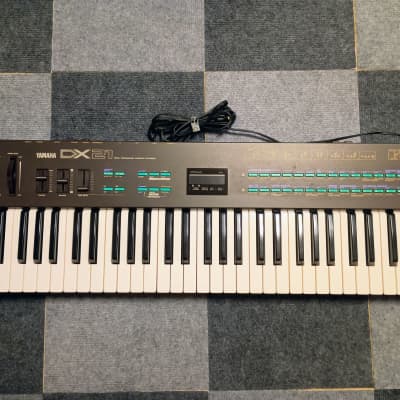 Yamaha DX21   with a beautiful backlit LED screen＋ Power conversion plug