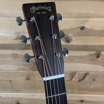 Martin 000-28 Acoustic Guitar - Natural image 3