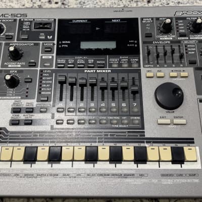 Roland MC-505 Groovebox 1998 - 2002 - Gray
