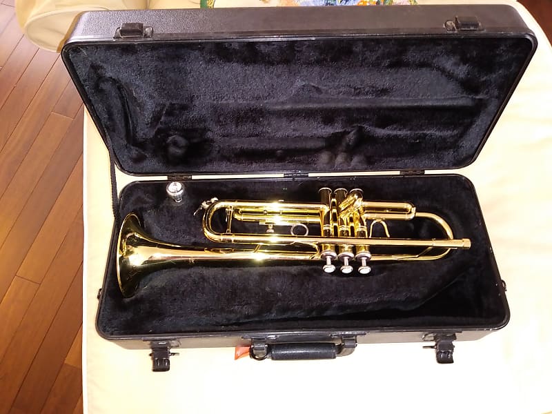 Trumpet Bach Aristocrat TR600 Reverb