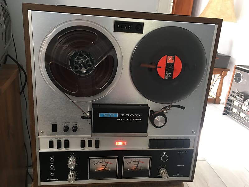 AKAI 250D 4 track Auto Reverse reel to reel 7 inch stereo tape deck recorder
