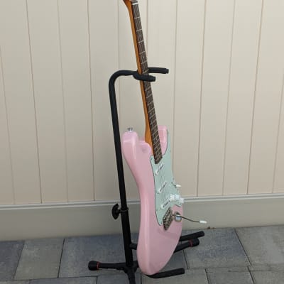 Squier Squier Classic Vibe '60s Stratocaster Shell Pink w/Mint Pickguard SSS - CME Exclusive image 8