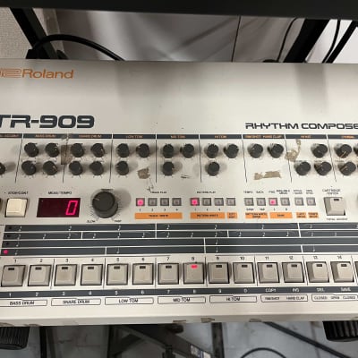 Roland TR-909 Rhythm Composer 1983 - 1985 - White