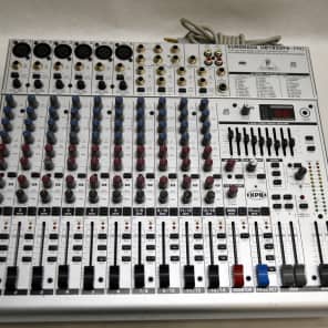 Behringer Eurorack UB1832FX-Pro 18-Input 3/2-Bus Mic / Line Mixer