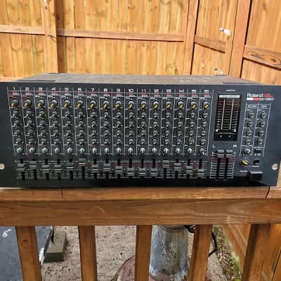 Peavey LM 16S - 16-Channel Stereo Line Mixer with Aux Sends Rackmount