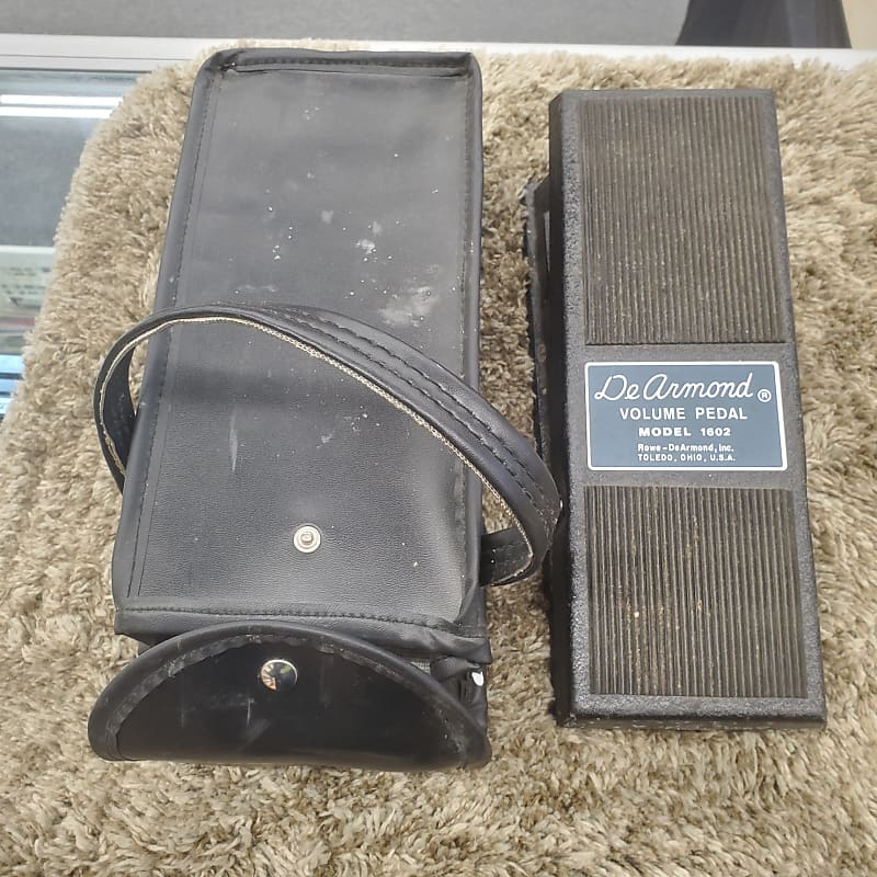DeArmond 1602 vintage volume pedal with original case in owrking order