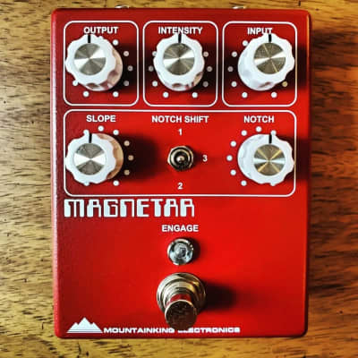 Mountainking Electronics Magnetar synth like, earth shaking bass fuzz with endless sustain image 1