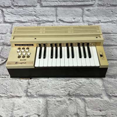 Magnus Model 7000 Chord Organ image 1