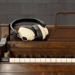 Wurlitzer 720 Electronic Piano with Vibrato in Walnut image 4