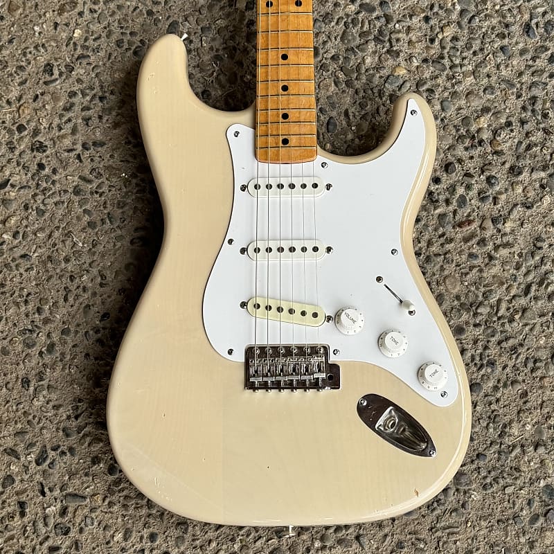Fender ST-57 US Stratocaster Reissue CIJ - 2004 - Sunburst