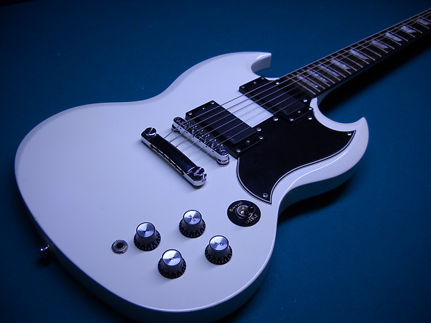 Epiphone SG Limited Edition G-400 Custom Shop White with EMG