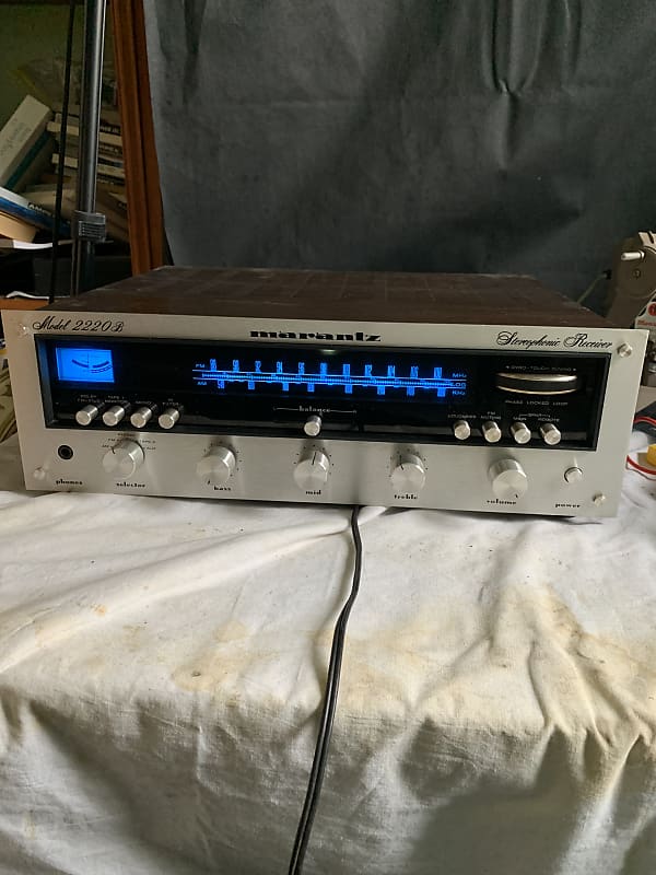 Marantz Model 2250B 50-Watt Stereo Solid-State Receiver 1976 - 1977 - Silver with Wood Case image 1