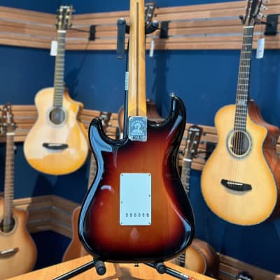 Fender Jimi Hendrix Stratocaster 2023 - 3 Tone Sunburst with Maple Fingerboard image 2