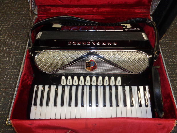 Quagliardi accordion store