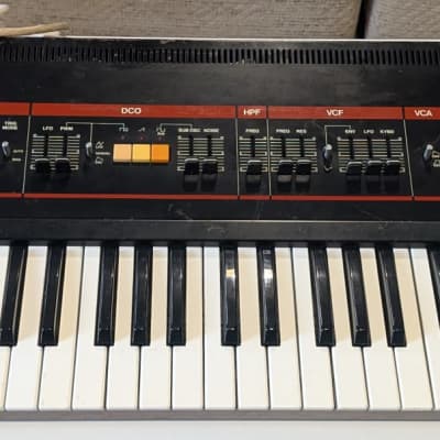 Roland Juno-6 61-Key Polyphonic Synthesizer 1982 - 1984 - Black