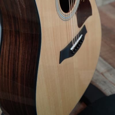 210ce Plus 6-String | Sitka Spruce Top | Layered Rosewood Back and Sides | Tropical Mahogany Neck | West African Crelicam Ebony Fretboard | Expression System® 2 Electronics | Venetian Cutaway | Aerocase image 9