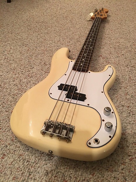 Squier medium sale scale bass
