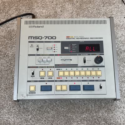 Roland MSQ-700 Multitrack Digital Keyboard Recorder 1984 - 1986 - Beige