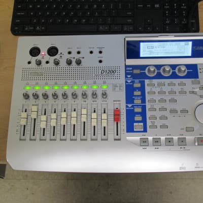 Korg D1200 Digital Recording Studio READ DESCRIPTION