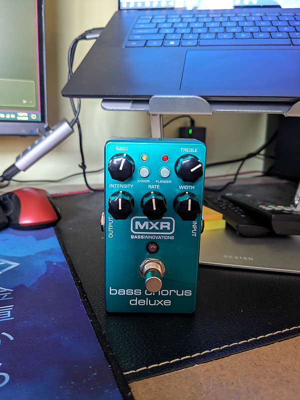 MXR M83 Bass Chorus Deluxe