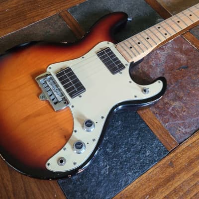 Peavey T-15 vintage USA guitar w/ohsc 1982 - sunburst image 4