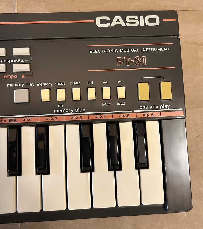 Casio PT-31☆セミアナログ式シンセサイザー☆昭和レトロ☆日本製☆ Casio PT-31☆セミアナログ式シンセサイザー☆昭和レトロ☆日本
