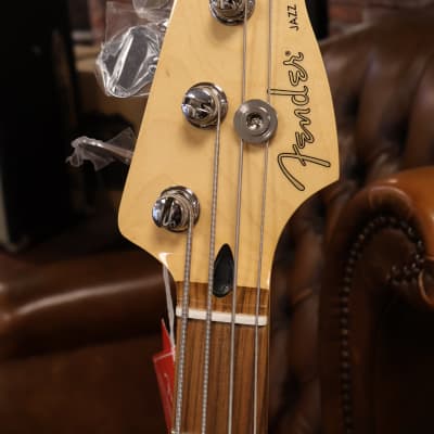 Fender Player Jazz Bass Pau Ferro Fingerboard Polar White image 3