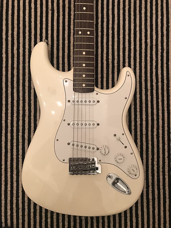 Fender Mexican Stratocaster 2009 White | Reverb