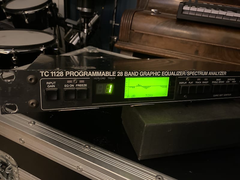 TC Electronic TC 1128 28band graphic EQ/Spectrum Analyser Reverb