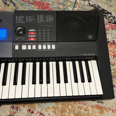 Yamaha PSR-E423 61-Key Portable Keyboard image 4