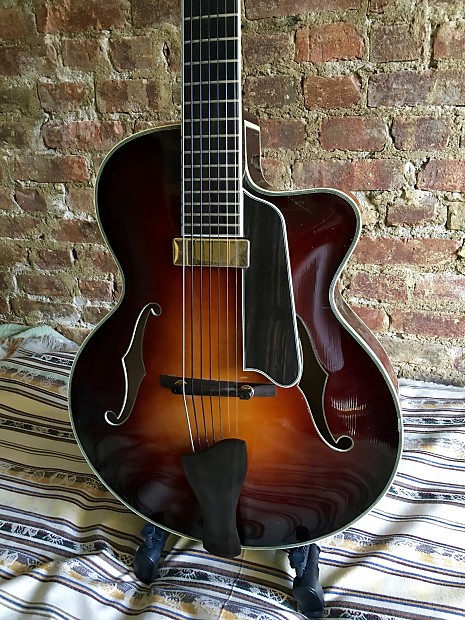 Eastman 7 outlet string archtop guitar