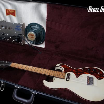 Preowned Island Instruments Carny in White with Benson Drifter Amp In Case - Silvertone 1448 image 3