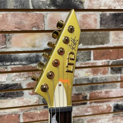 ESP LTD Kirk Hammett V Metallic Gold image 6