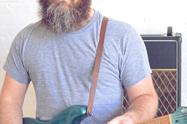 Skinny store guitar strap