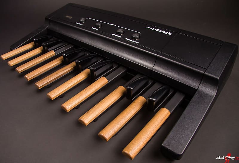 Studiologic MP117 Dynamic MIDI Organ Pedalboard with 17 notes Black Wood  Reverb