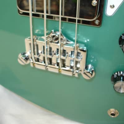 2021 Gibson Thunderbird Bass Guitar, Inverness Green w/ Non-reverse Headstock w/ Case & Candy image 5