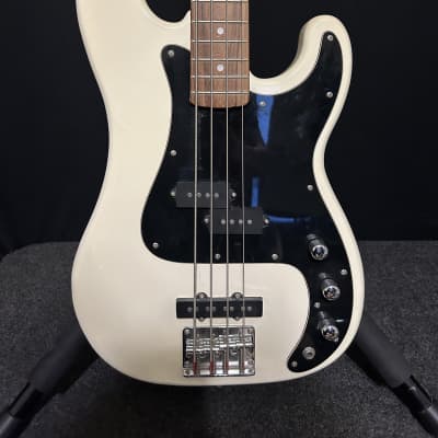 Austin 4-String Electric Bass White P Bass ABP200 w/ Gig Bag #304 image 2