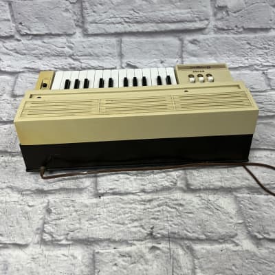 Magnus Model 7000 Chord Organ image 5