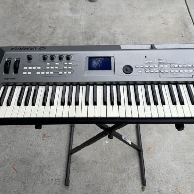 Yamaha MM6 Synthesizer  Gray
