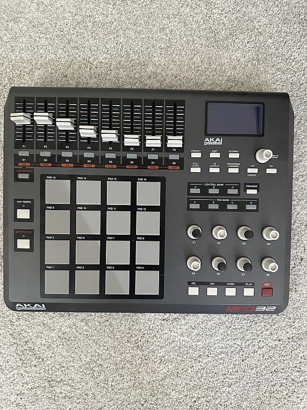 Akai MPD32 | Reverb