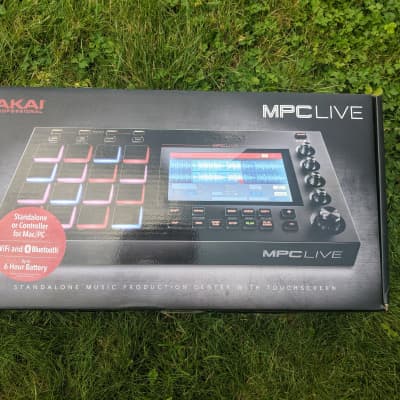 Akai Professional MPC Live Standalone Sampler and Sequencer with 7" High-Resolution Display image 7