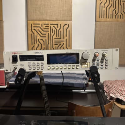 Akai S2800i MIDI Stereo Digital Sampler