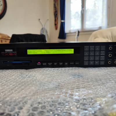 Yamaha TX16W Digital Wave Filtering Sampler 1980s - Black