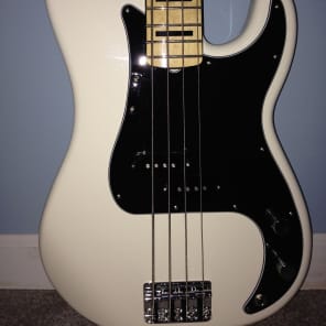 Fender Classic Series 70s Precision Bass image 3