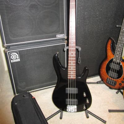 USA Peavey Foundation 4 string electric bass guitar, Excellent. w/Deluxe soft case. for sale