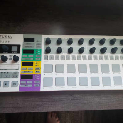 Arturia BeatStep Pro MIDI Controller w/ Cables and Original Packaging 2017 - Present - White