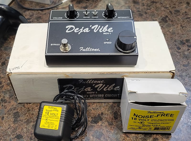 Uni Vibe Shootout: DryBell Vibe Machine vs Fulltone Deja