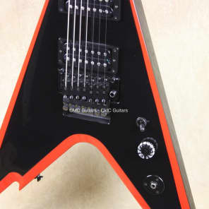 Dean V Custom (2019) - ヴィンテージホワイト Dean V Custom (2019) - ヴィンテージホワイト