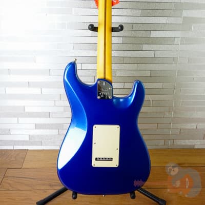 Fender American Ultra Stratocaster Left-Handed with Maple Fretboard - Cobra Blue image 13